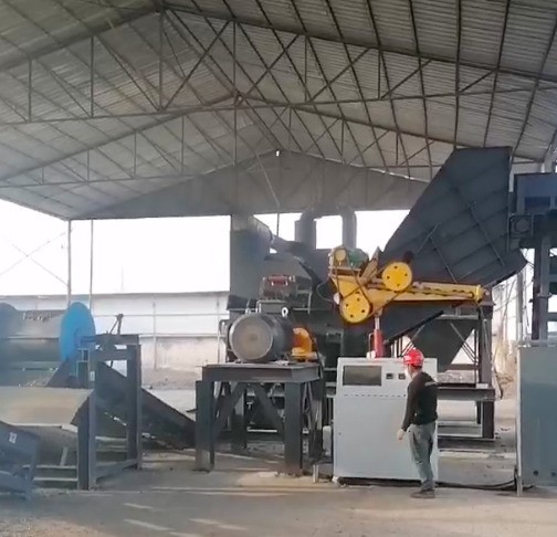 安徽地區(qū)315型破碎機(jī)使用現(xiàn)場，新機(jī)待運(yùn)行